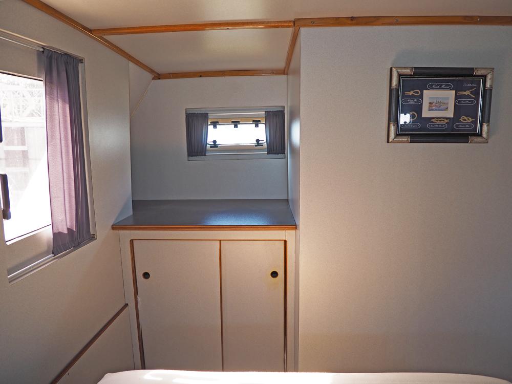 Aft cabin, Accommodation